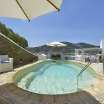Ξενοδοχείο με διαμερίσματα νηρηίδες 4*