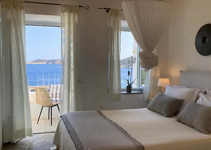 Niriedes Apartahotel 4*