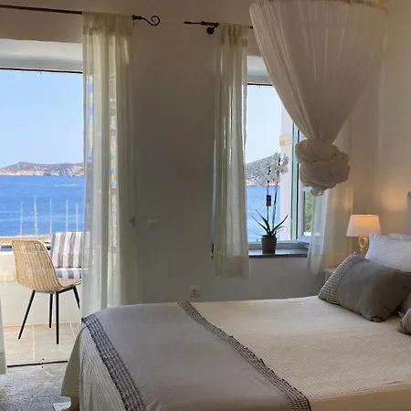 Niriedes Апарт-отель 4*