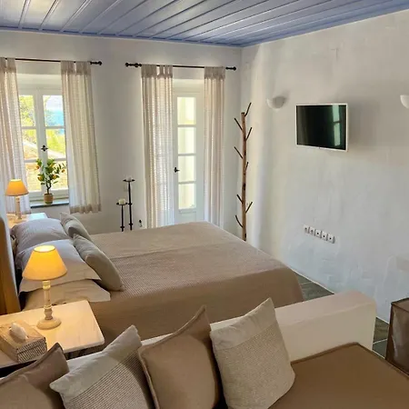 Niriedes Platis Gialos (Sifnos)