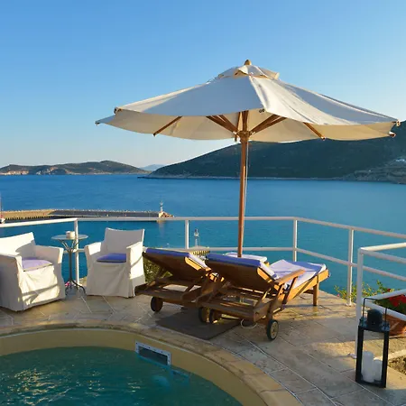Niriedes Aparthotel 4*
