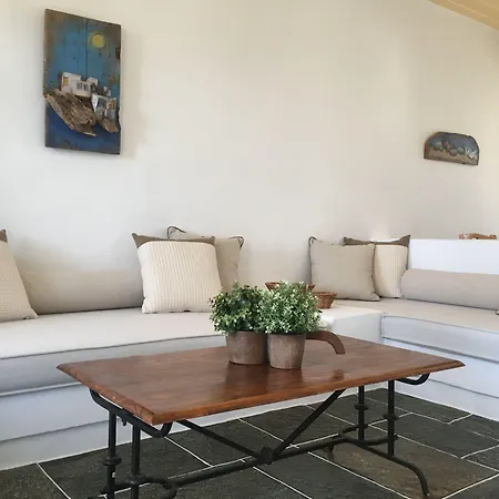 Niriedes Aparthotel 4*