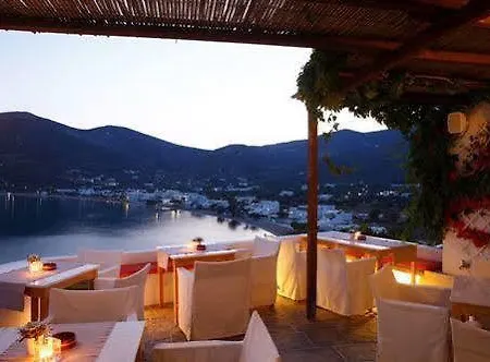 Niriedes Platis Gialos (Sifnos)