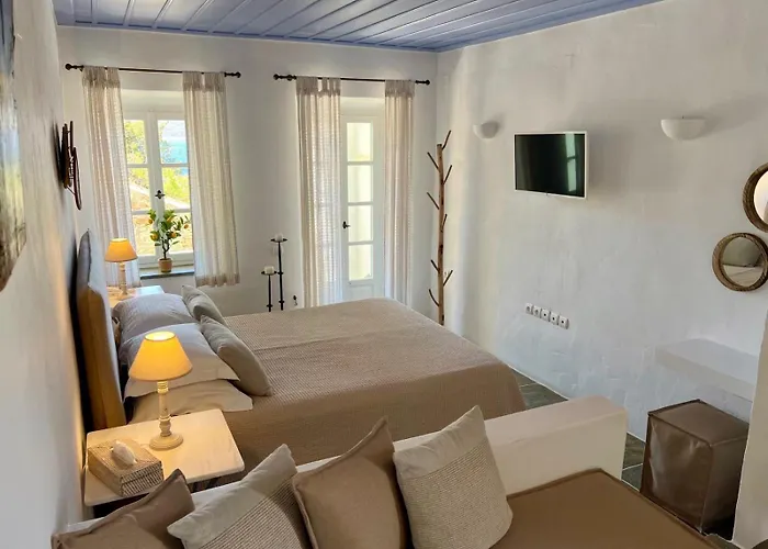 Niriedes Platis Gialos (Sifnos)