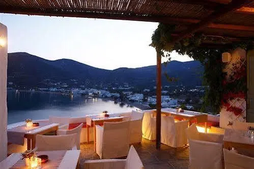 Niriedes Platis Gialos (Sifnos)